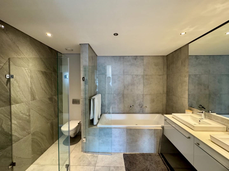 To Let 2 Bedroom Property for Rent in Green Point Western Cape